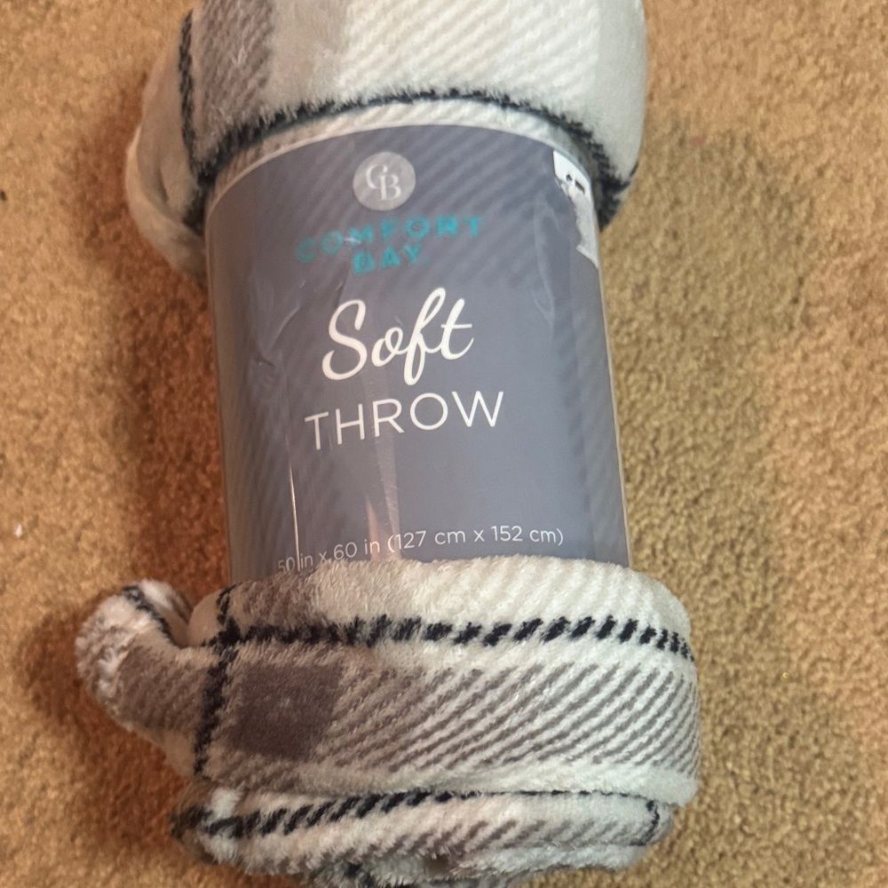 Comfort Bay Plush Throw Blanket - Cream, Gray & Black Plaid